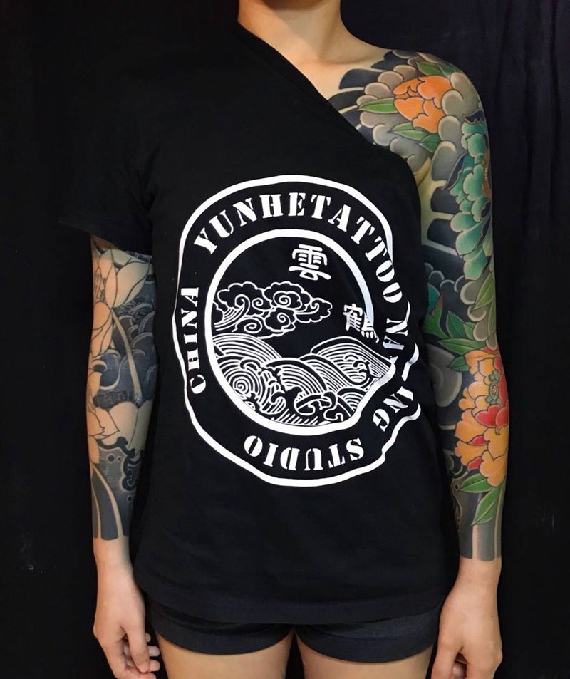 女生花臂纹身图片_手臂胸部老传统纹身图案