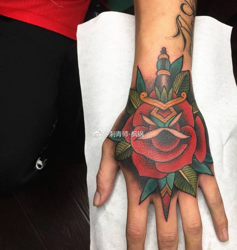 手背玫瑰纹身图片