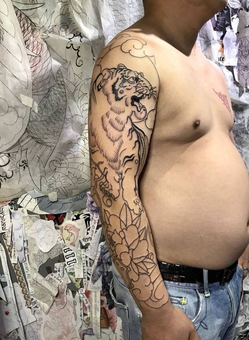 虎、牡丹纹身图片_手臂手部老传统新传统纹身图案