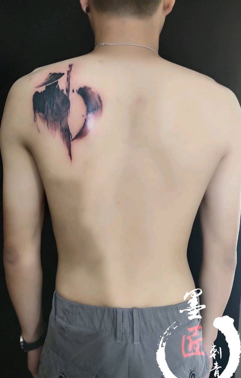 水墨画纹身图片_背部水墨纹身图案