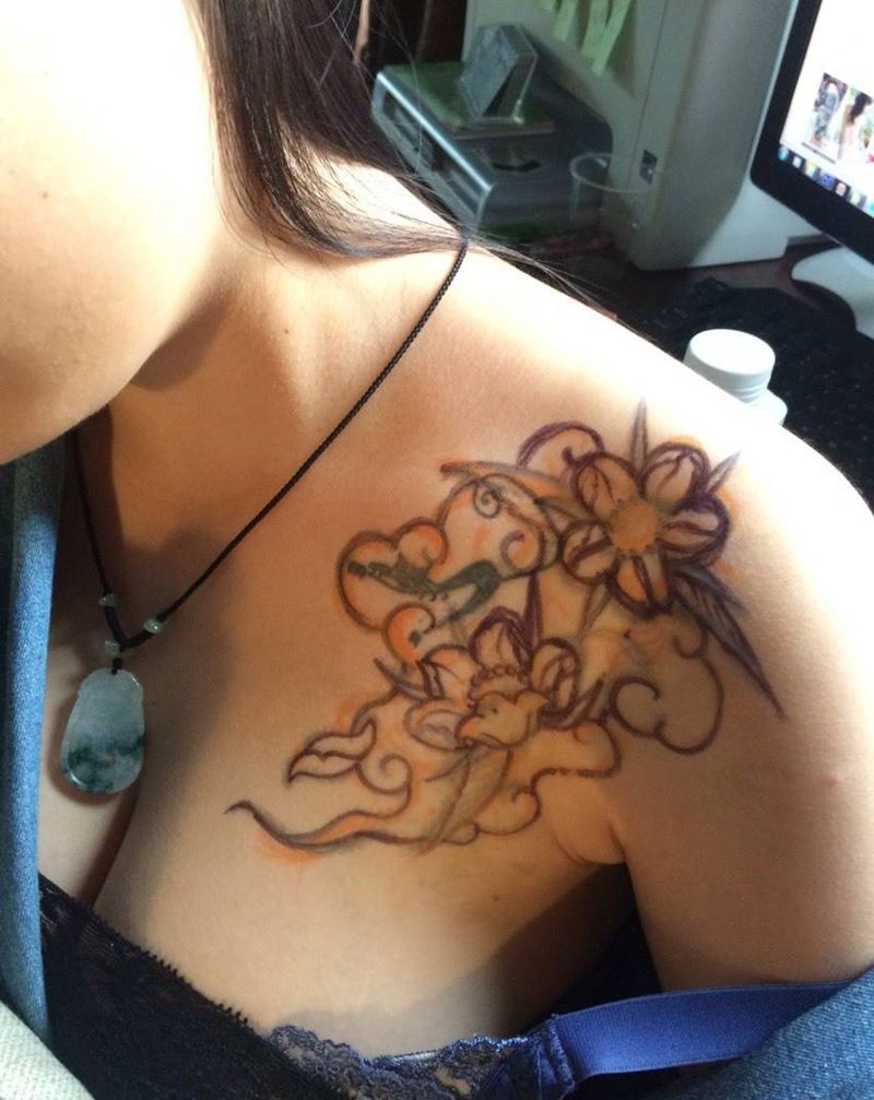 雲中花纹身图片