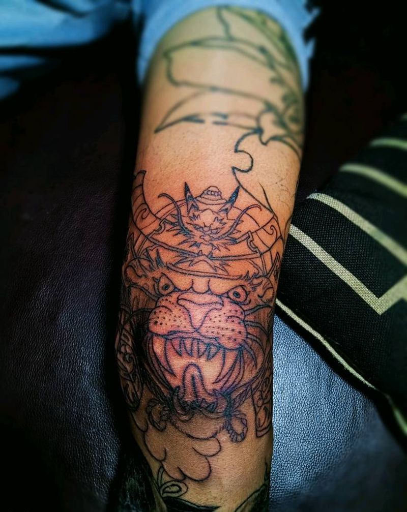 线条虎纹身图片_腿部新传统老传统虎膝盖纹身图案