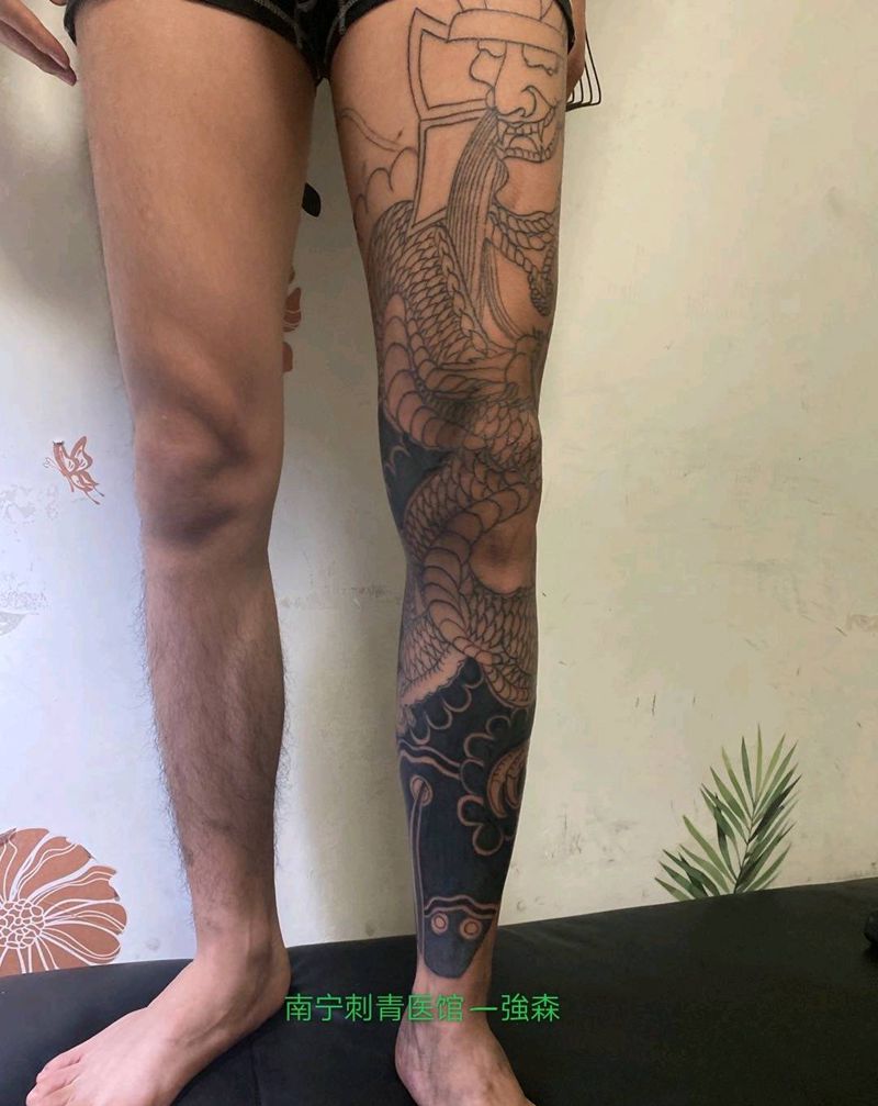 原创花腿纹身图片_脚部老传统纹身图案