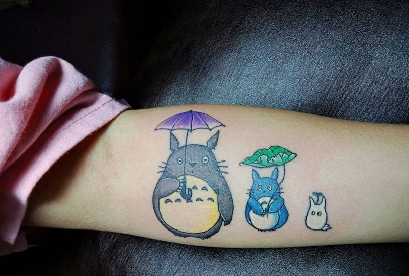 龙猫纹身图片_手臂腿部水彩几何龙猫纹身图案