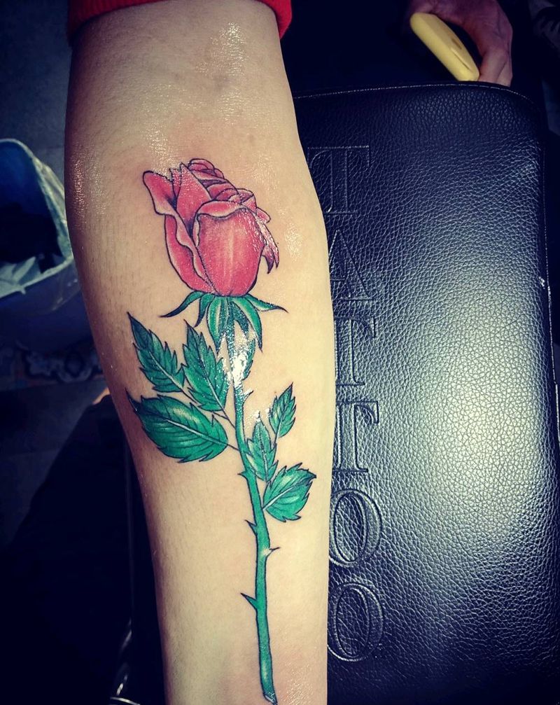玫瑰花纹身图片_手部脚部欧美写实水彩玫瑰花纹身图案