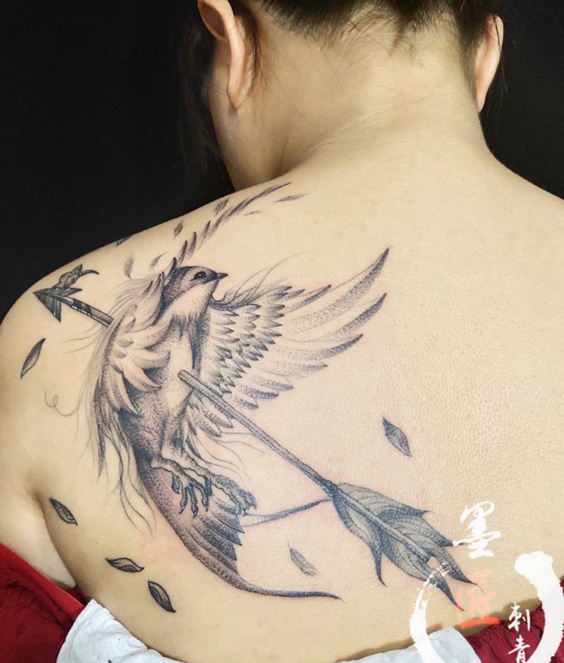 燕子纹身图片_肩部点刺新传统纹身图案