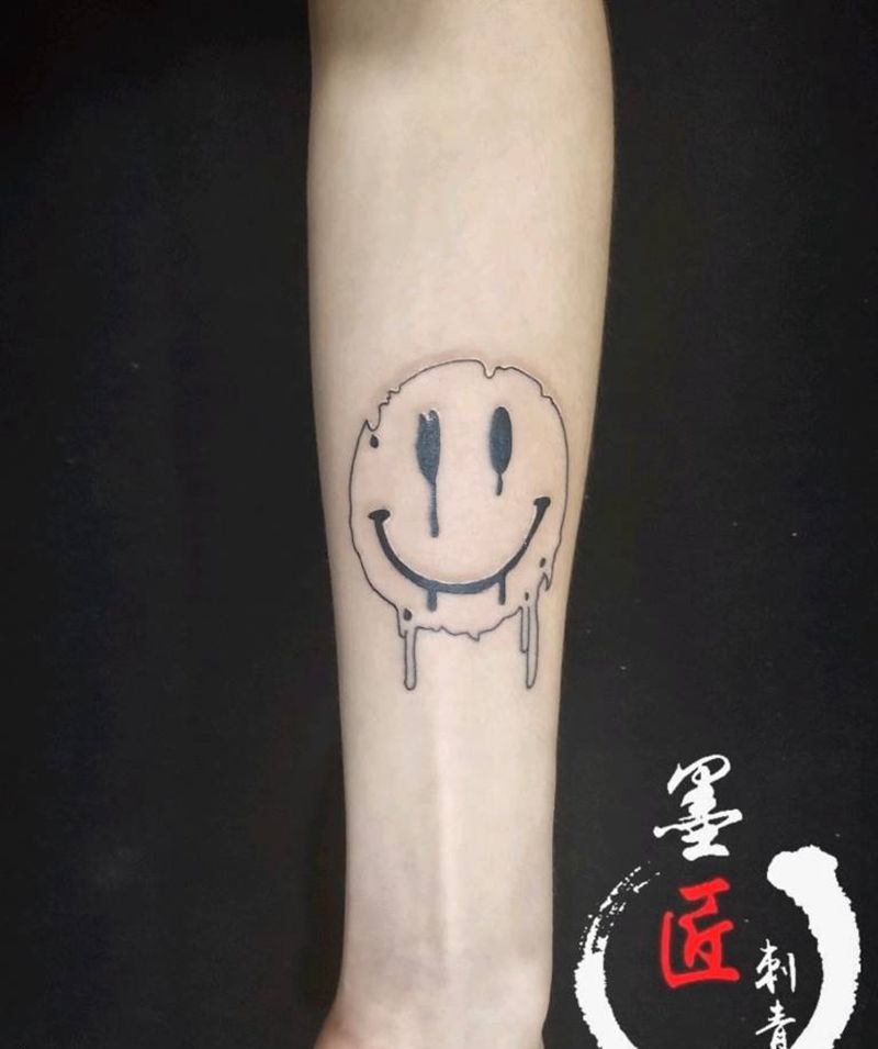 笑脸字母纹身图片_手臂几何花体字纹身图案