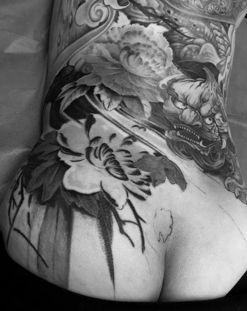 唐狮纹身图片_背部原创宗教动物植物传统纹身图案