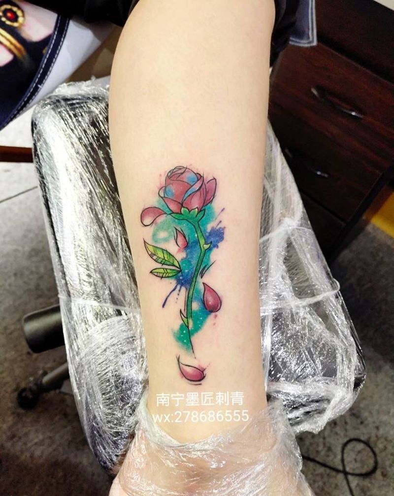 水彩玫瑰花纹身图片_腿部水彩纹身图案
