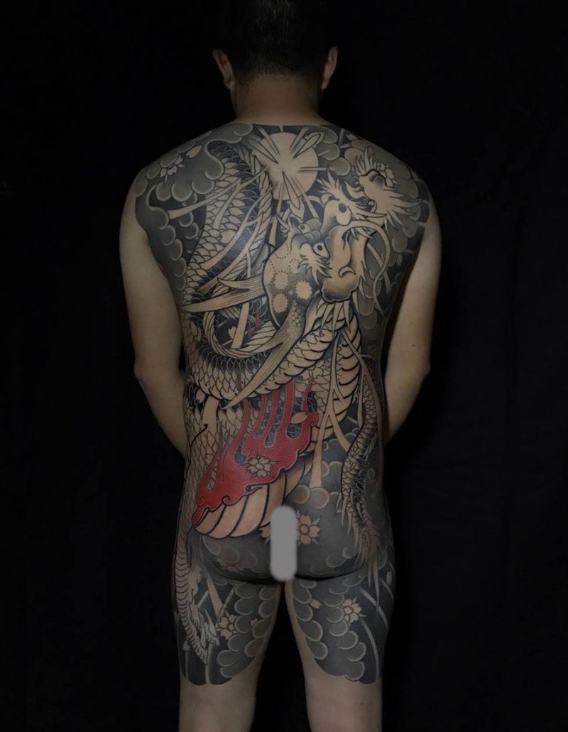 龙纹身图片_臀部背部老传统新传统纹身图案