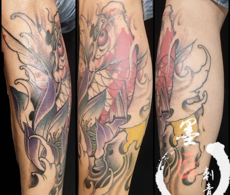 锦鲤纹身图片_腿部新传统纹身图案