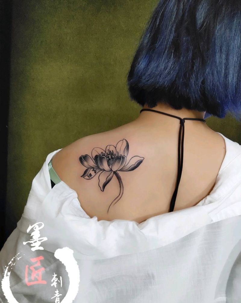 荷花纹身图片_肩部新传统纹身图案