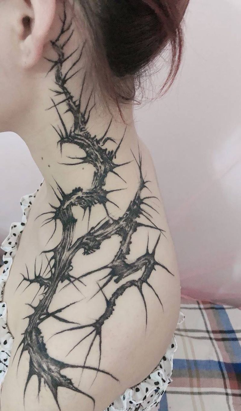 藤蔓完成后效果纹身图片