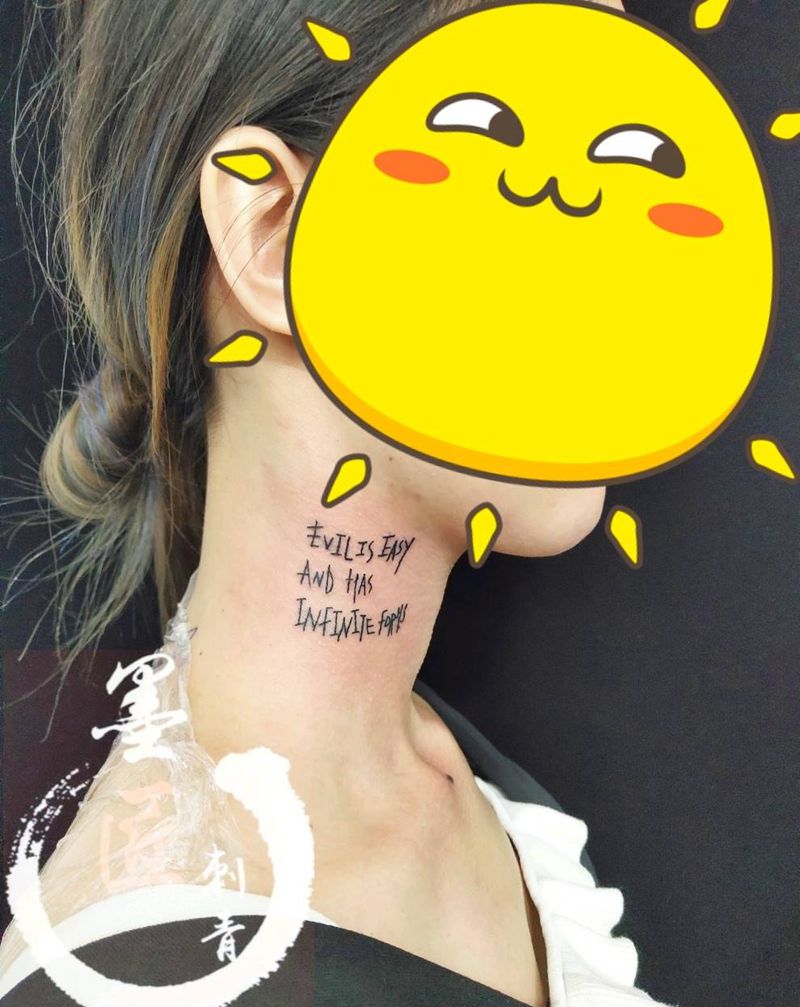 字母纹身图片_颈部花体字纹身图案