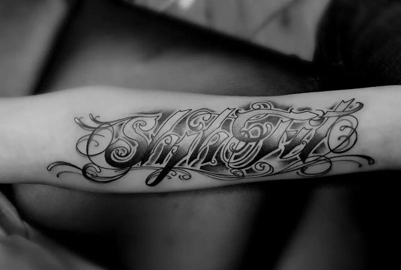 字母纹身图片_原创手部成品纹身图案