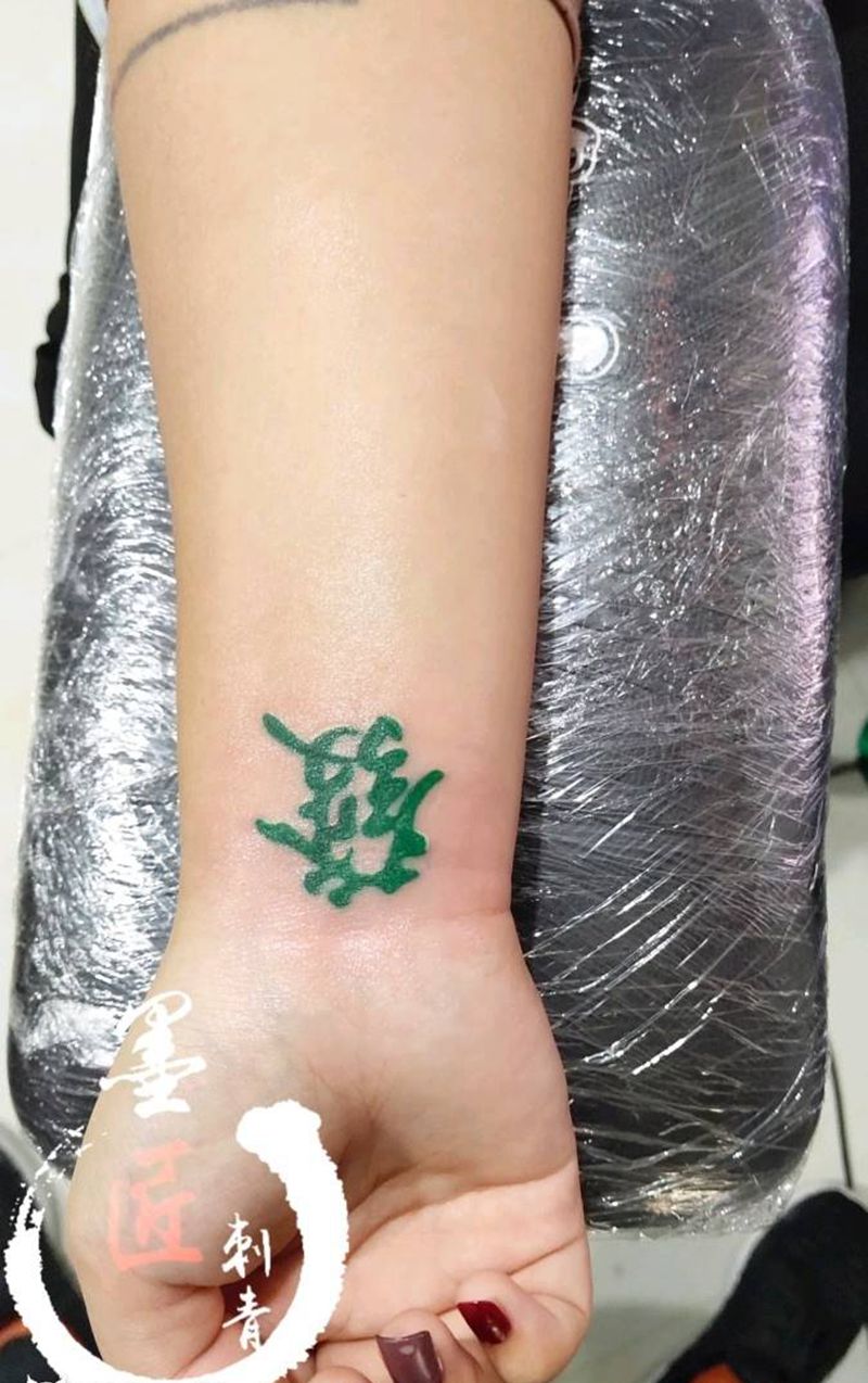 发纹身图片_手臂图腾纹身图案