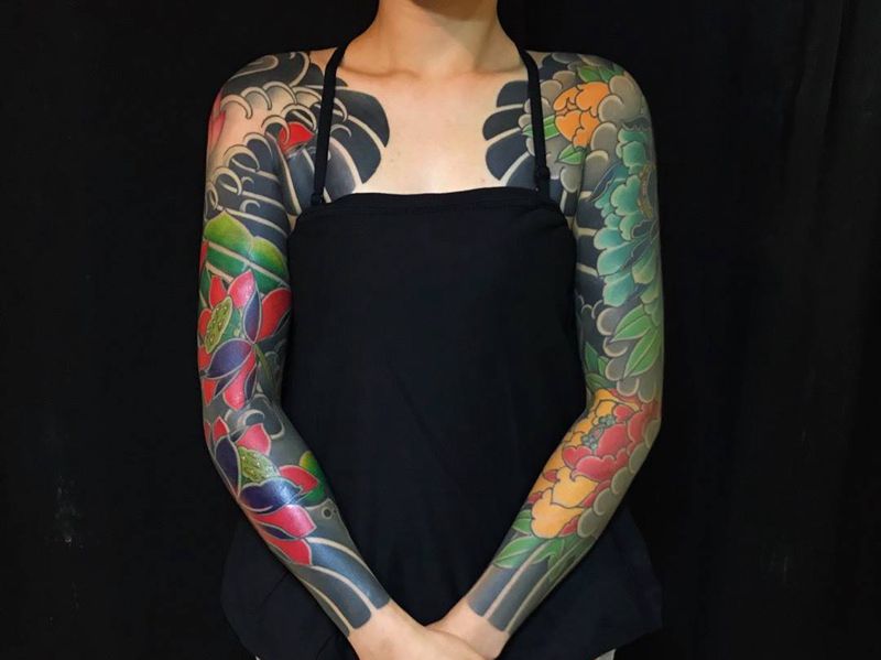 花纹身图片_胸部手臂老传统纹身图案