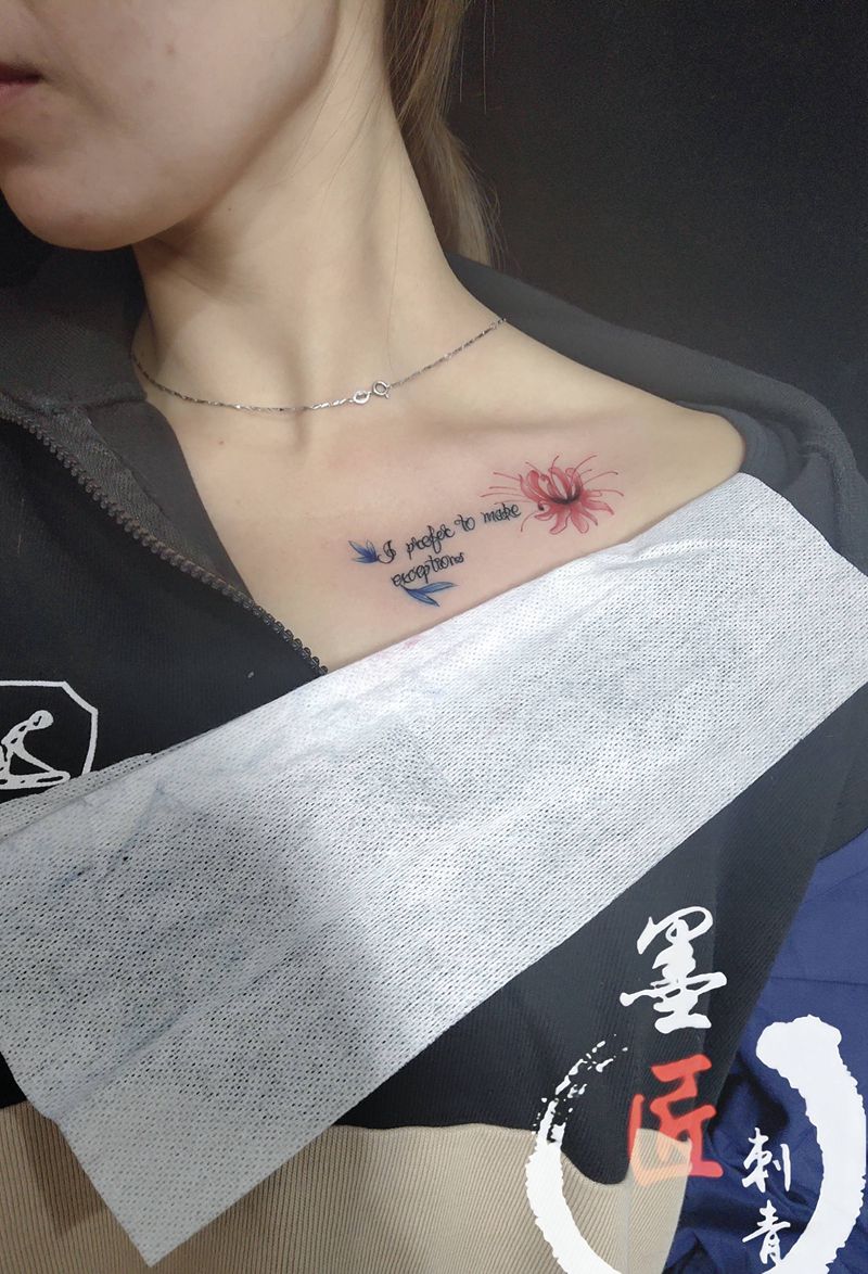 小清新纹身图片_胸部点刺花体字纹身图案