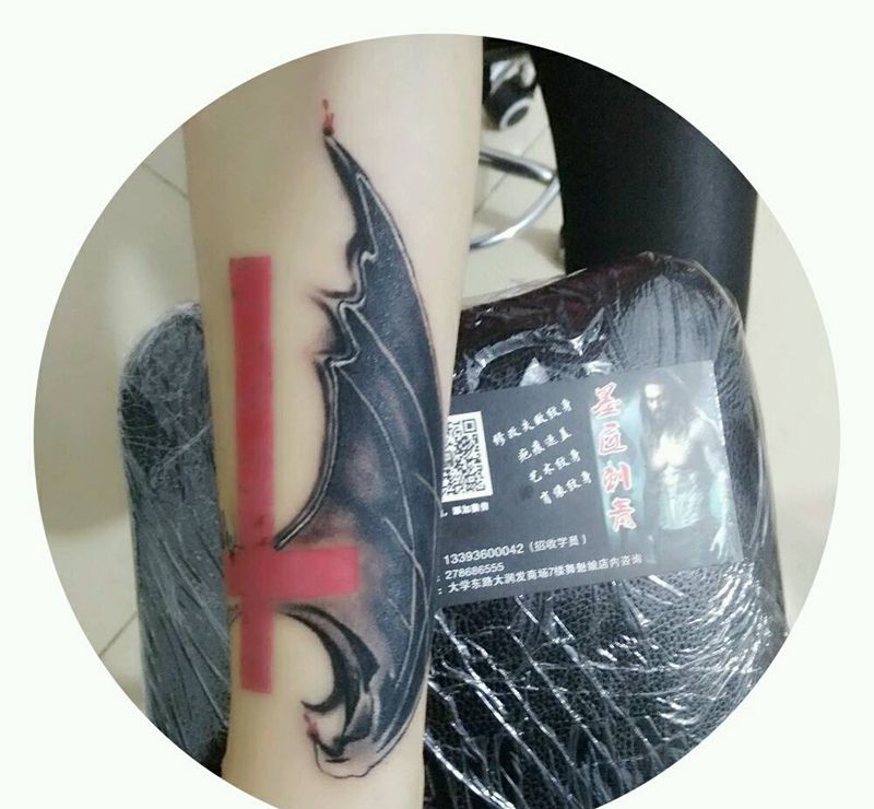 天使与魔鬼的翅膀纹身图片