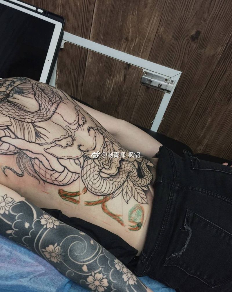 满背般若纹身图片