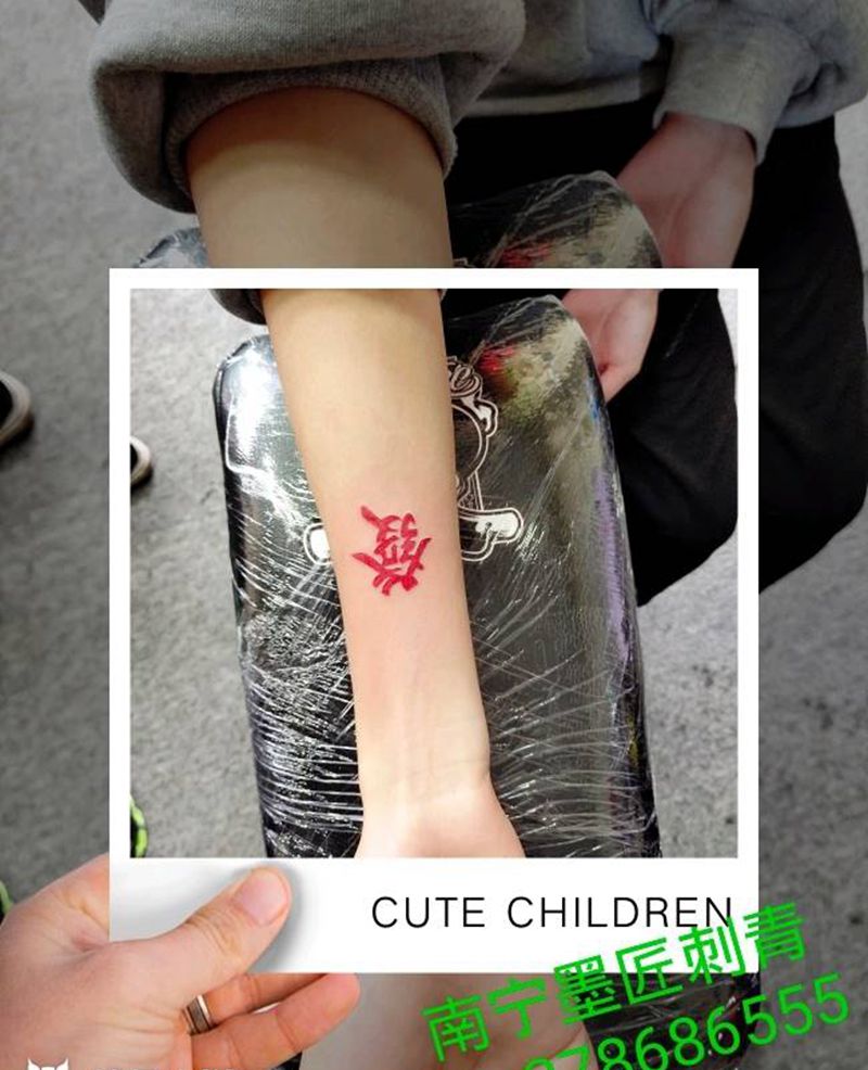 发文字纹身图片_手部纹身图案