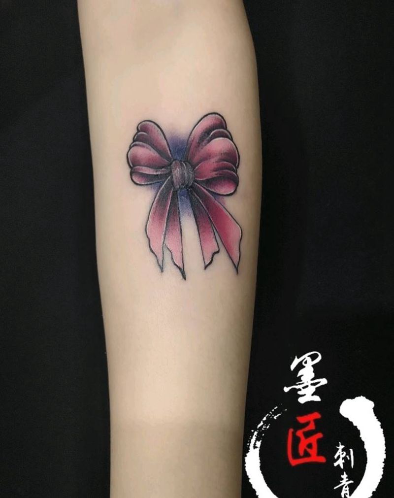 蝴蝶结纹身图片_手臂新传统纹身图案