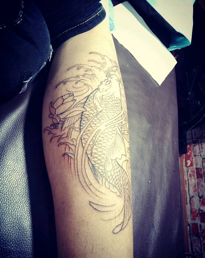 鲤鱼纹身图片_腿部背部老传统新传统鲤鱼纹身图案