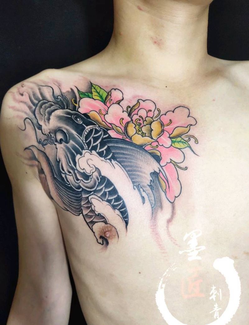 富贵锦鲤纹身图片_胸部新传统纹身图案