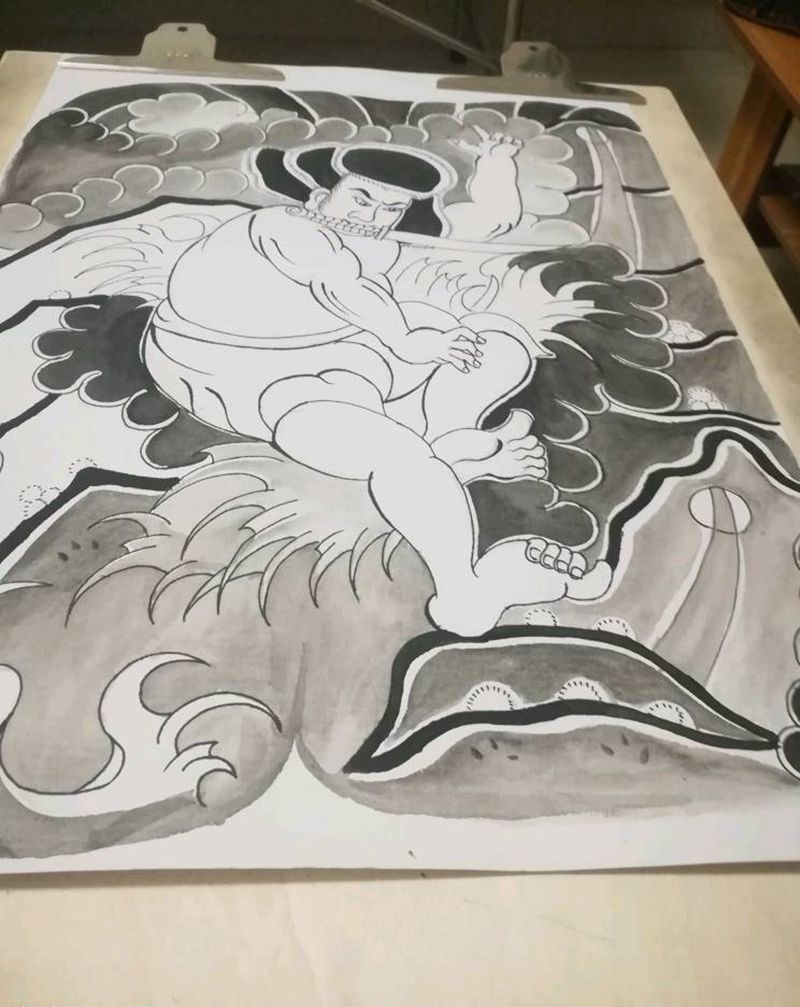 招模特纹身图片_背部纹身图案