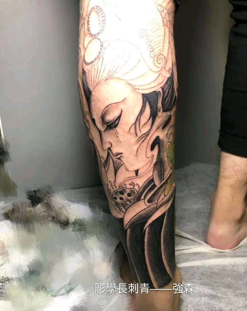 小腿歌姬纹身图片