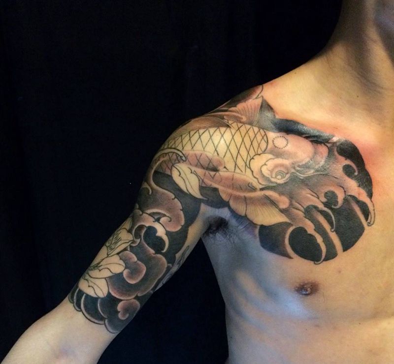 莲处见鱼0纹身图片_手稿成品胸部手臂传统原创动物静物纹身图案