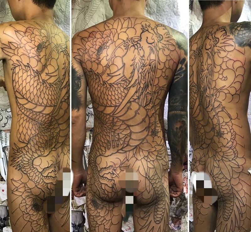 龙戏牡丹纹身图片_背部腿部老传统新传统纹身图案