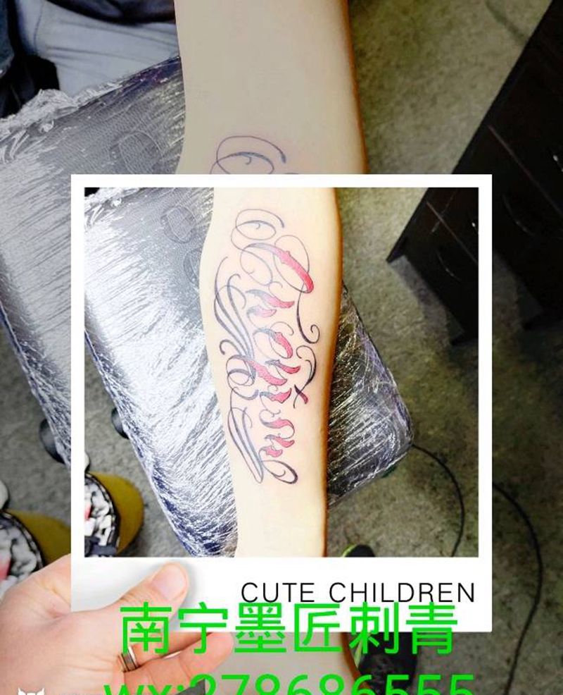 花体字纹身图片_手部花体字纹身图案