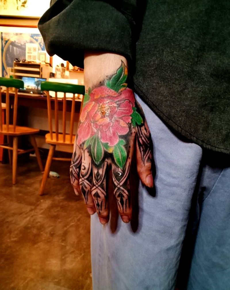 手背纹身图片_手部欧美写实水墨纹身图案