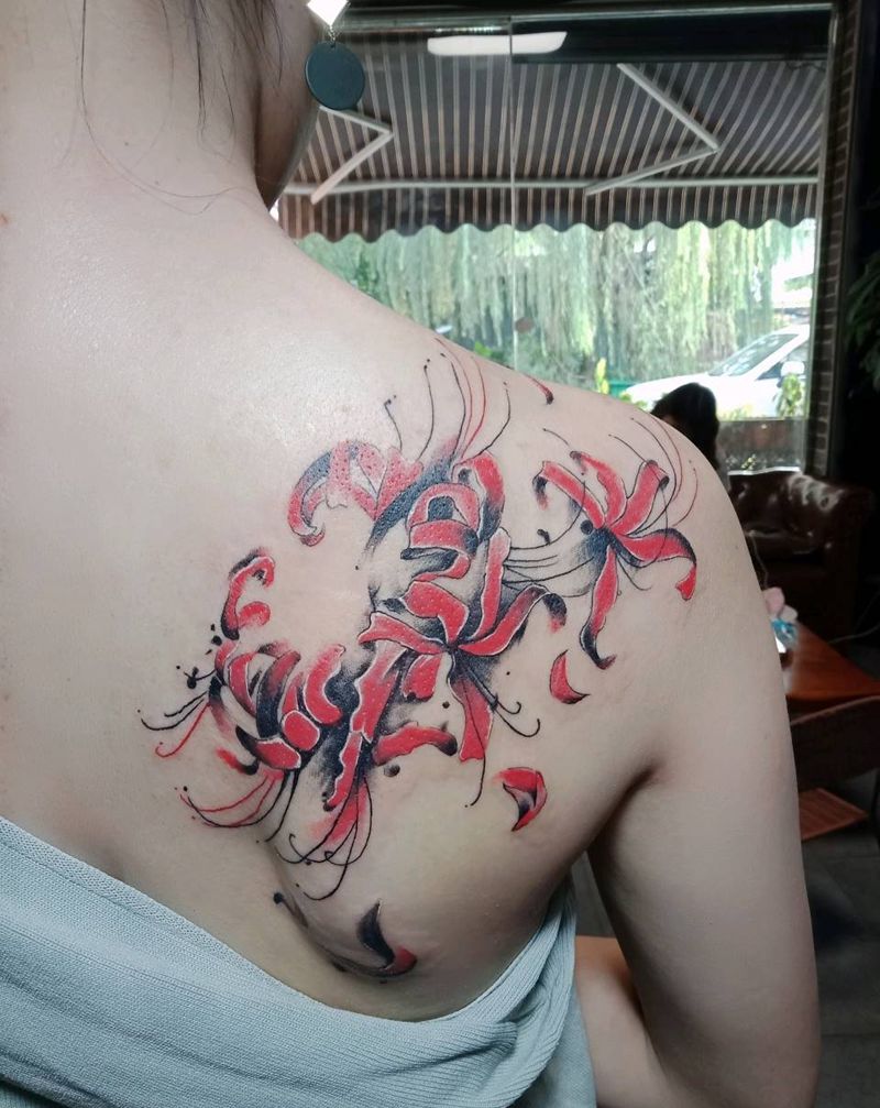 彼岸花纹身图片_肩部胸部水墨水彩彼岸花纹身图案