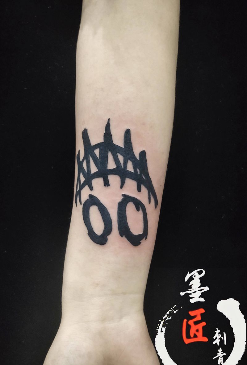 笑脸纹身图片_手臂图腾纹身图案