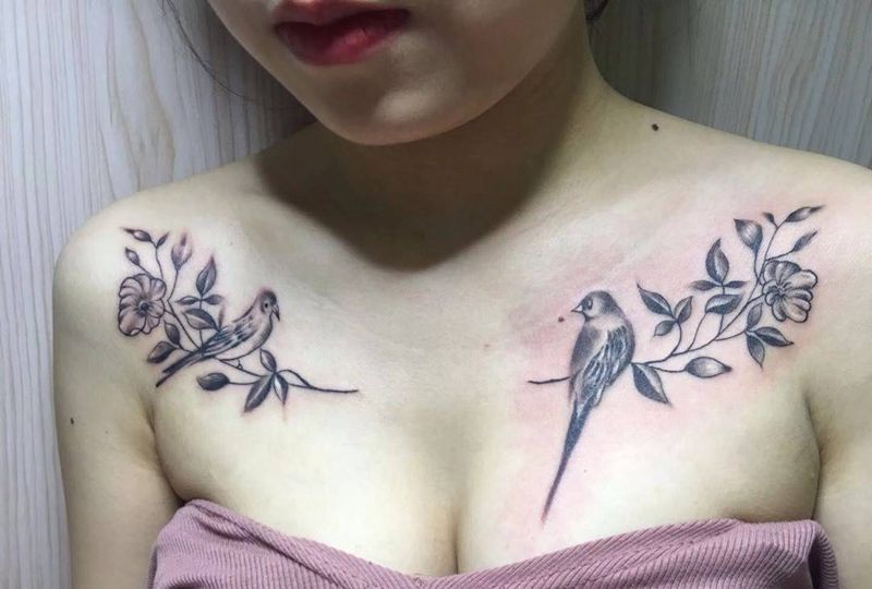 胸花两枚纹身图片