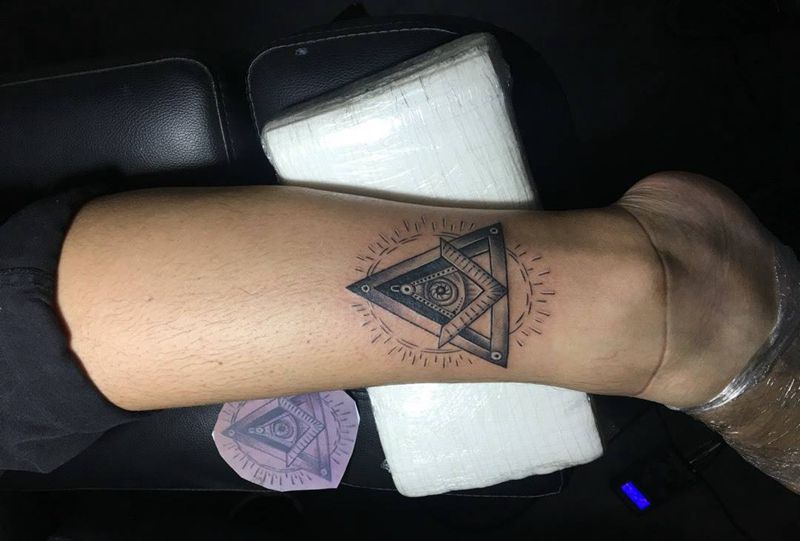 上帝之眼纹身图片