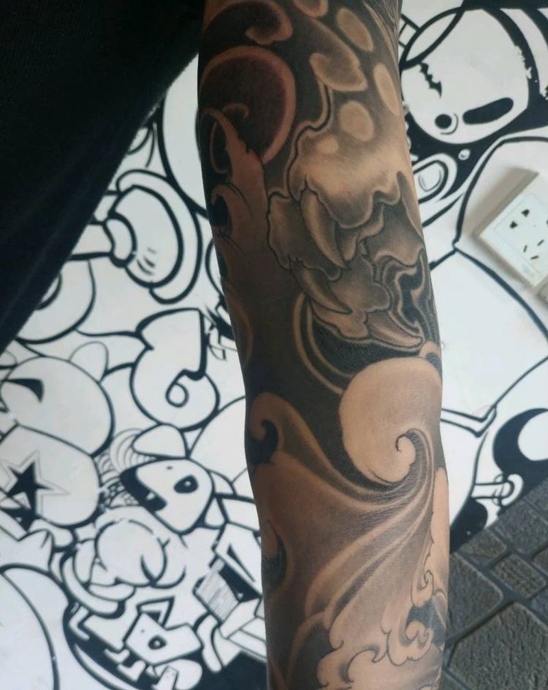唐狮花臂水浪纹身图片_手臂老传统新传统纹身图案