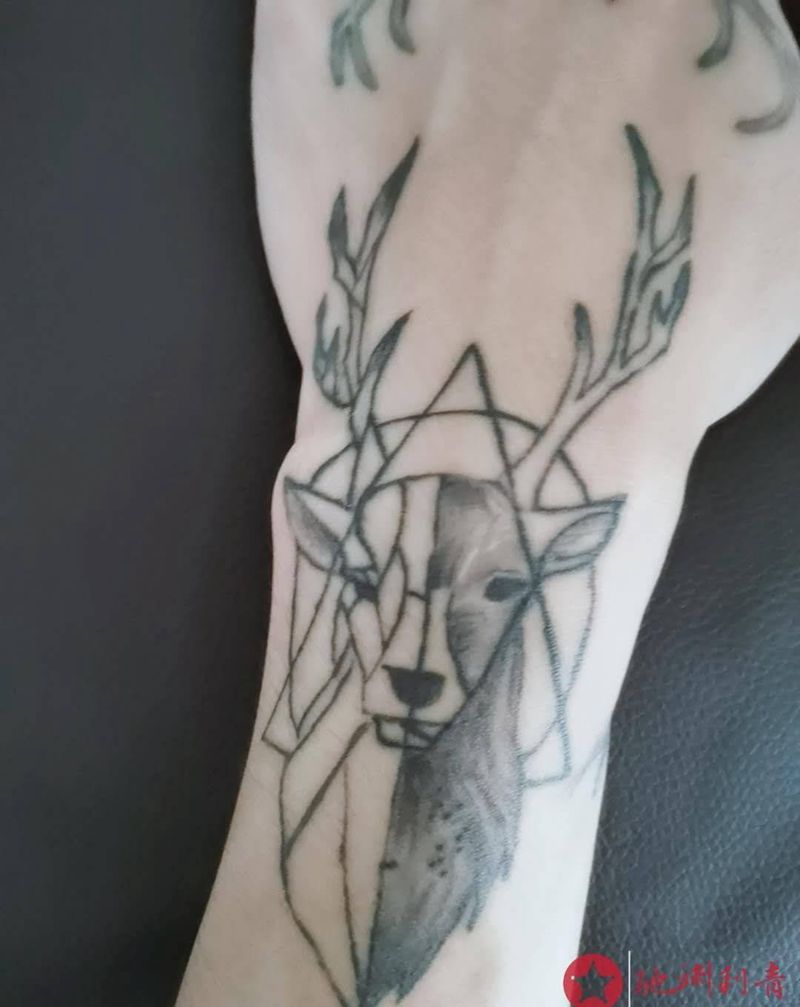 鹿头纹身图片_手部纹身图案