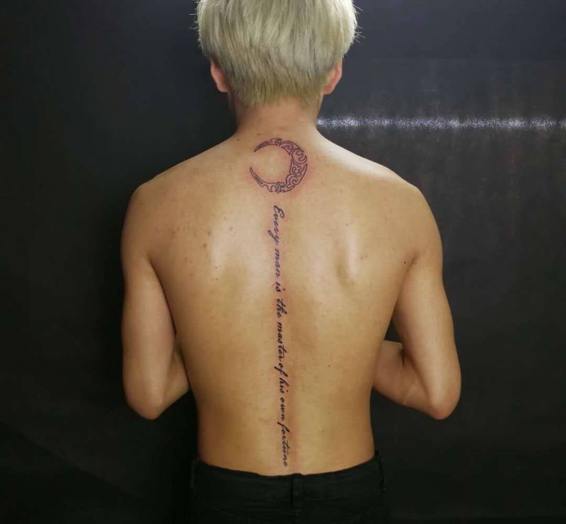背上英文纹身图片