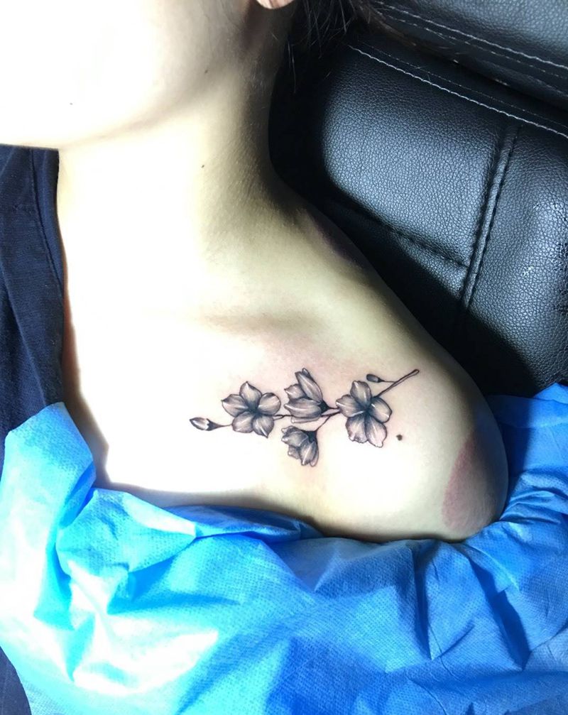 小花纹身图片_锁骨小英文植物清新成品纹身图案