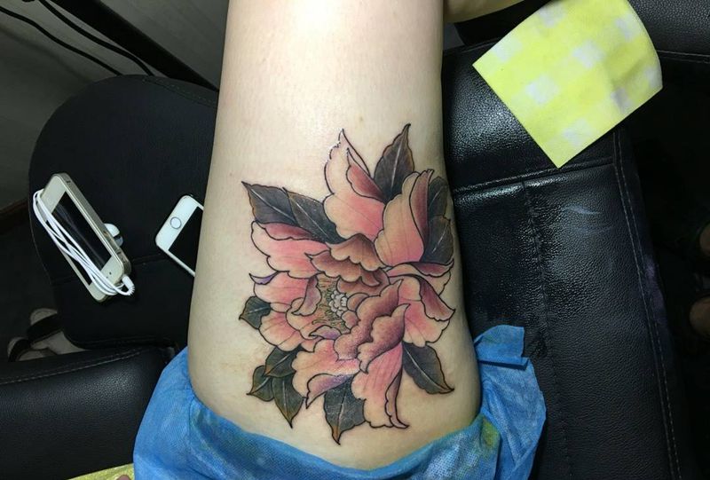 花纹身图片_成品腿部传统国画植物纹身图案