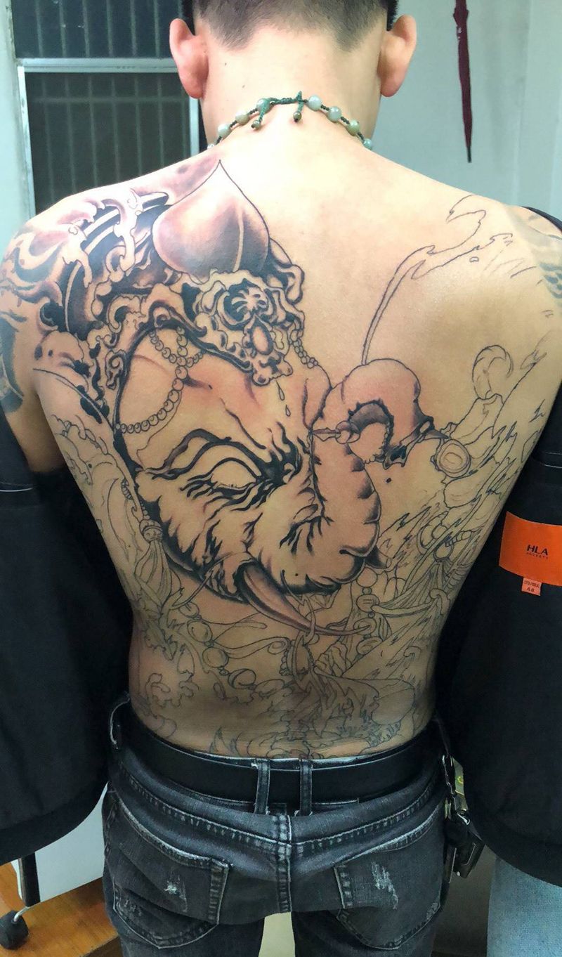 彩色满背象神进度纹身图片