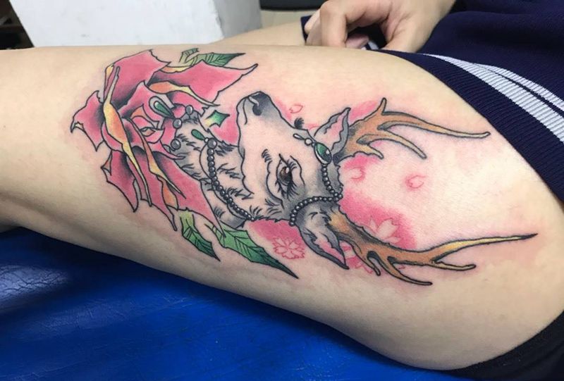 美女大腿小鹿纹身图片