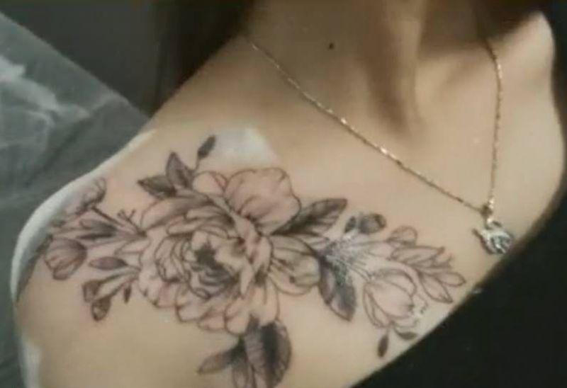 素花纹身图片_肩部纹身图案