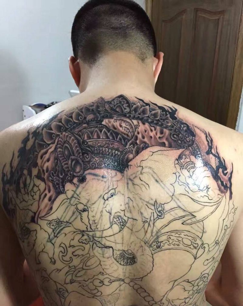 未完成作品，一个小覆盖纹身图片_背部手部胸部纹身图案