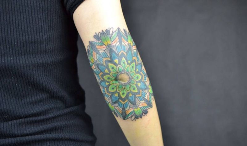 彩色梵花纹身图片