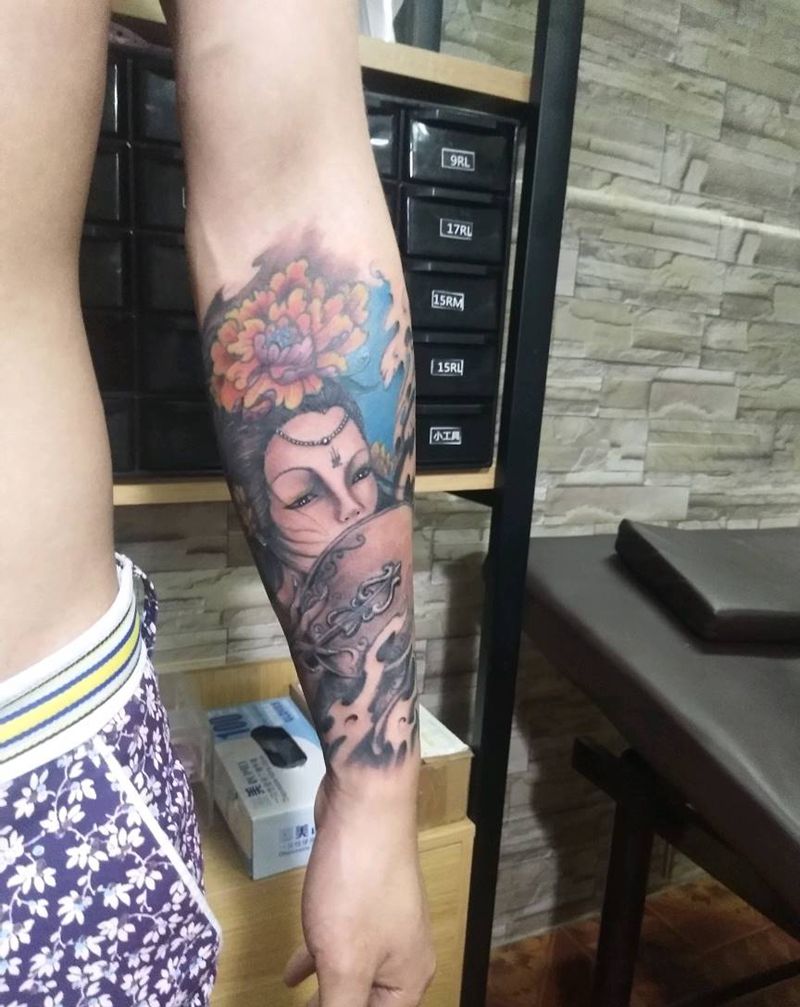 艺妓牡丹包小臂纹身图片