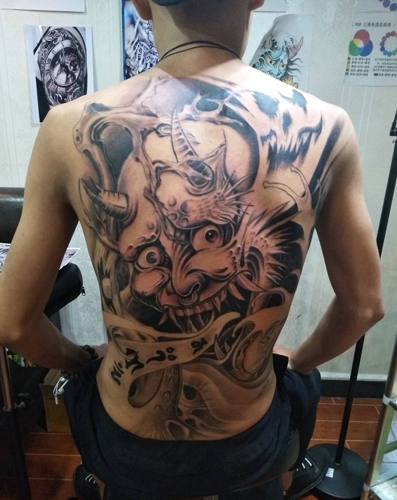 满背 黑白灰纹身图片